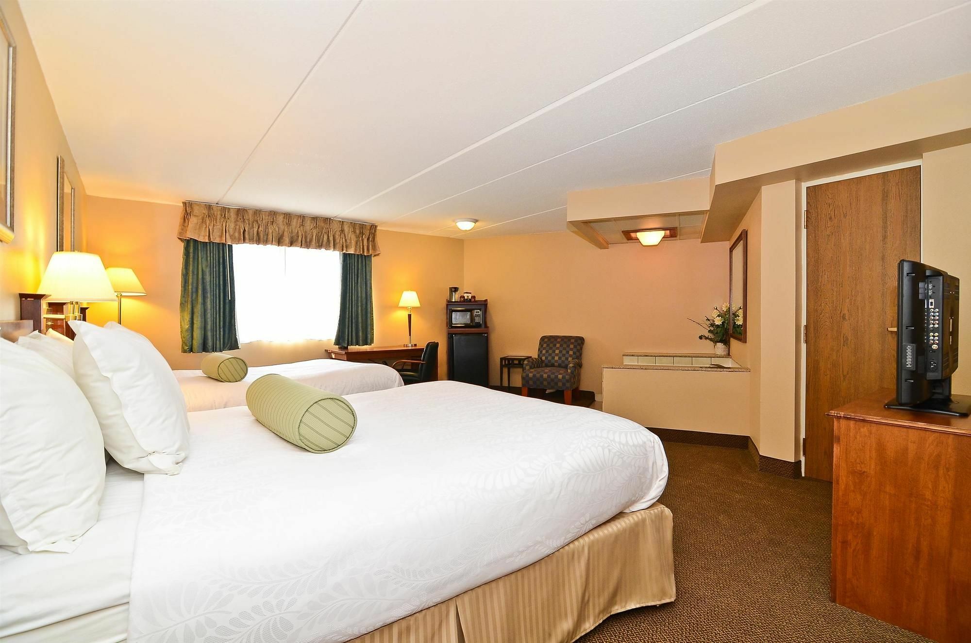 Surestay By Western Hotel 3*